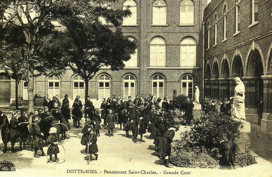 Institut St-Charles - Grande cour